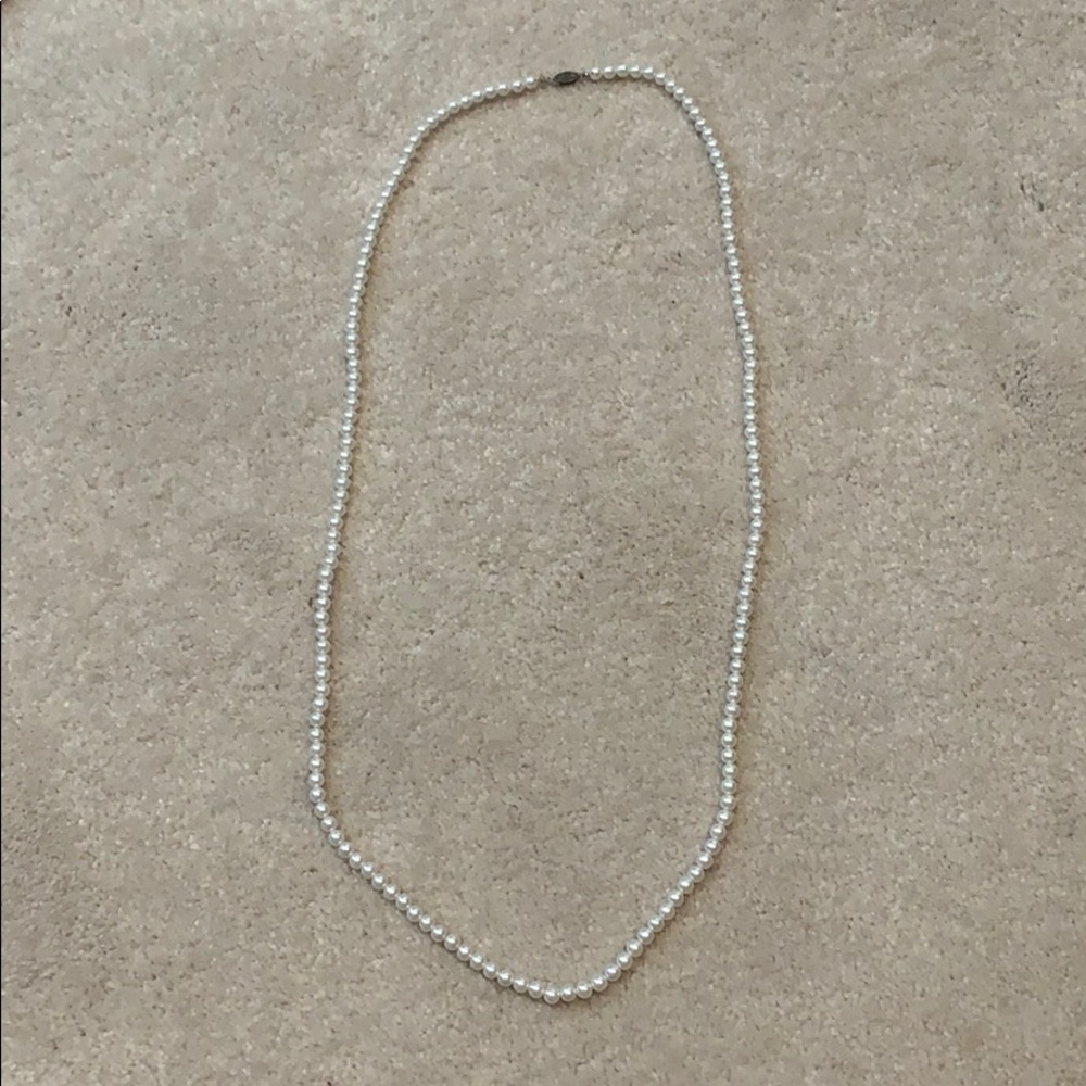Costume pearl necklace